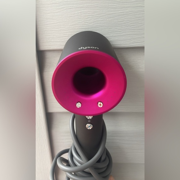 Dyson Supersonic Hairdryer - Picture 2 of 3